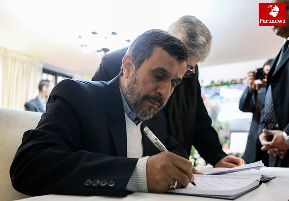 چرا از آمدن احمدی نژاد خوشحال می شوند؟/ تاج زاده شفاف کند چرا از روحانی حمایت میکنند؟