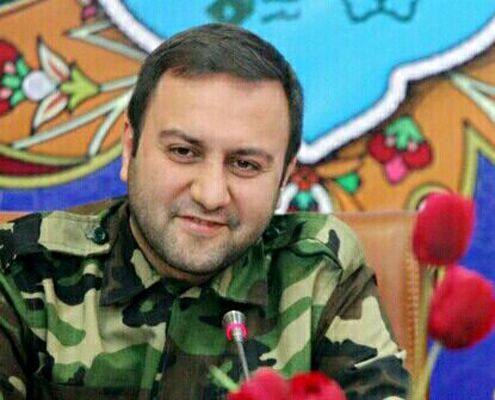 چشمان بارانی داشت، لبخندی زد