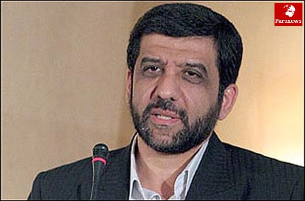 اعتراض دانشجویان خطاب به ضرغامی: حضور چهرههای انتخاباتی در برنامه های سیما چه معنایی دارد؟