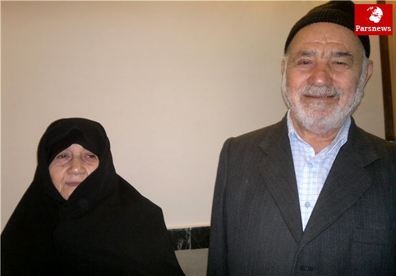 این پدر و مادر ۲۸ سال است که چشم انتظار آقا معلمند+ عکس