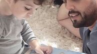 بازی های کودکانه مجری خوش استایل با پسرش در خانه + عکس