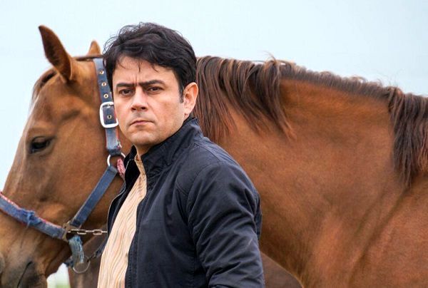 رحیم نوروزی در کنار اسب زیبایش + عکس