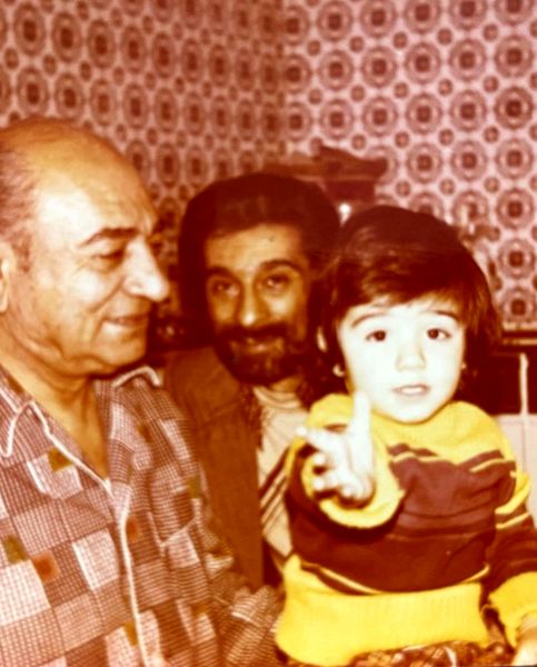 کودکی برزو ارجمند در آغوش پدرش + عکس