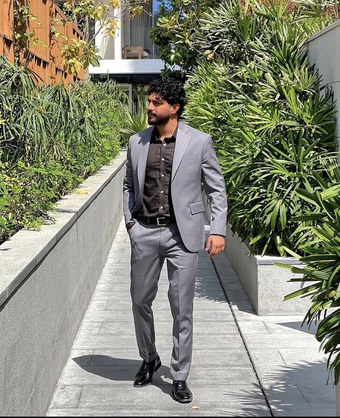 تیپ مجلسی سینا مهراد در خیابان + عکس