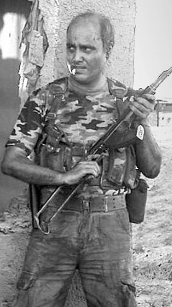 بازیگر مشهور در میدان جنگ + عکس