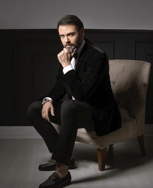 امیرعلی دانایی با لباسی رسمی + عکس