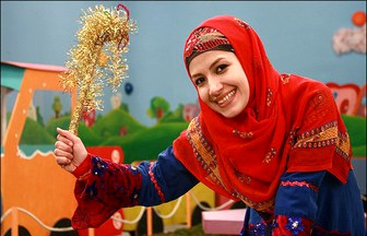 مجری معروف در حرم امام رضا/عکس