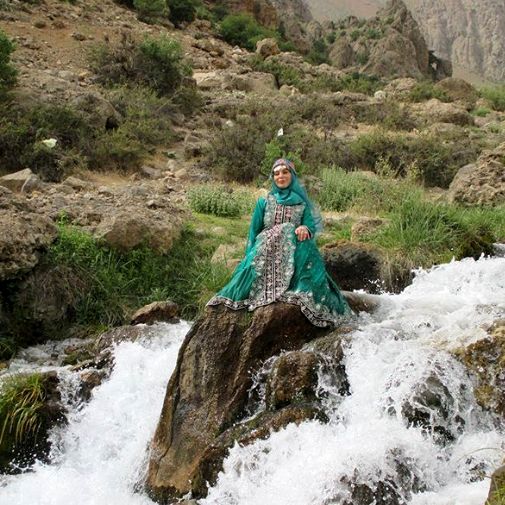 افسانه بایگان با لباسی محلی + عکس