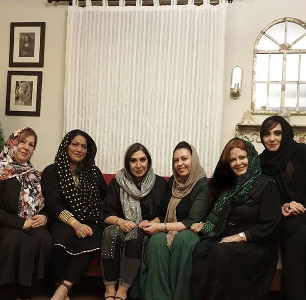 دورهمی‌ نسیم ادبی با بازیگران مشهور + عکس