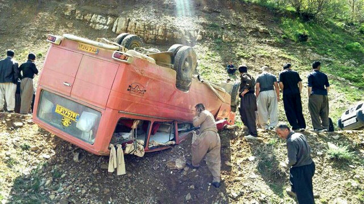 مصدومیت 6 زائر اربعین حسینی بر اثر واژگونی مینی‌بوس