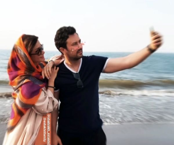 سلفی گرفتن شاهرخ استخری و همسرش لب آب + عکس