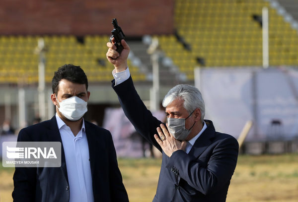 هفت تیر کشی وزیر ورزش + عکس