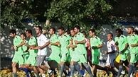 نکونام در آغوش سرمربی آبی‌ها