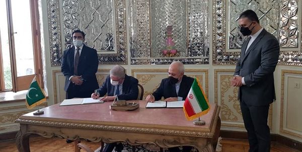 امضا یادداشت تفاهم ایجاد بازارچه های مرزی بین ایران و پاکستان