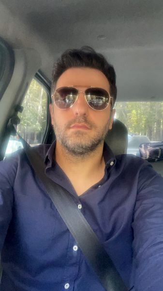 سلفی بی کیفیت علی ضیا در ماشینش + عکس