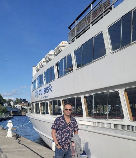 شهروز ابراهیمی در قایقی لاکچری + عکس