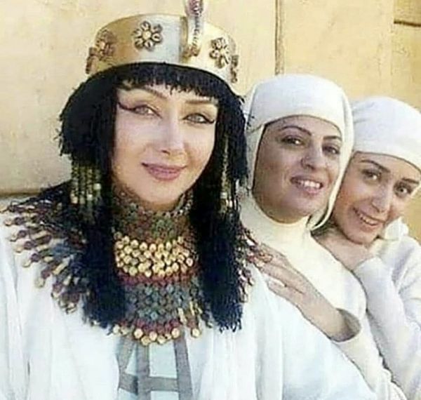 ‌کتایون ‌ریاحی و خدمتکارانش + عکس