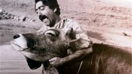 بازی مرحوم عزت الله انتظامی در فیلم گاو + عکس