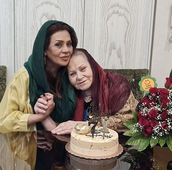 نسرین مقانلو و مادرش + عکس