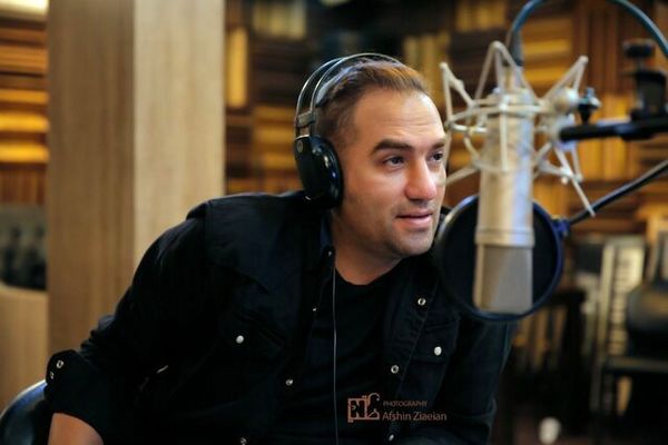 رضا یزدانی برای نابینایان می خواند + عکس