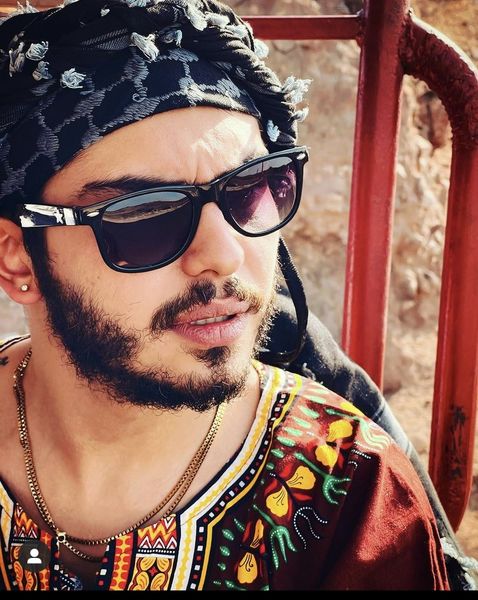 ارسلان قاسمی چه گوشواره ای انداخته + عکس