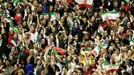 حضور زنان در کنار مردان در ورزشگاه ایراد دارد یا دیدن بازیکانان مرد با لباس ورزشی؟