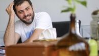 علی ضیا در دفتر کارش + عکس