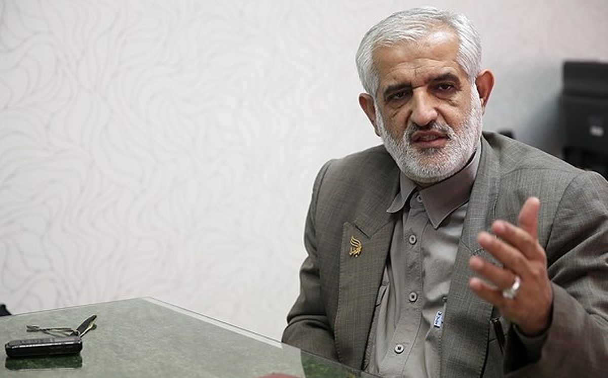 بعضی دوستان شورا در روز یک شنبه دوست و در جلسه علنی رقیب می‌شوند 