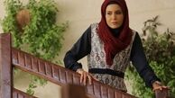 سلفی خانم بازیگر با یک تمساح/ عکس
