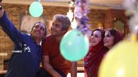 سلفی گرفتن مازیار فلاحی با دوستان معروفش + عکس