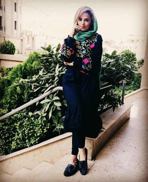 سپیده خداوردی در حیاط خانه اش + عکس