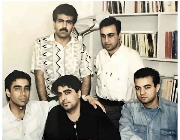 عکسی زیرخاکی از رضا عطاران و دوستانش