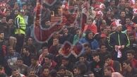 حضور هوادار خانم در بازی پرسپولیس و پدیده (+عکس)