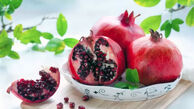 پاک کردن لکه انار شب یلدا از روی فرش روشن به روش خانگی 
