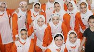 عکسی قدیمی از تیم والیبال هنرمندان خانم 