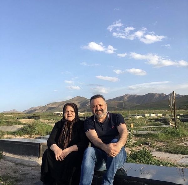 علی صالحی با مادرش + عکس