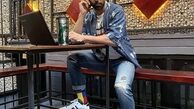 مهدی ماهانی با استایل جین در یک‌کافه + عکس
