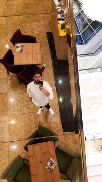 سلفی سر به هوایی آقای بازیگر جوان + عکس
