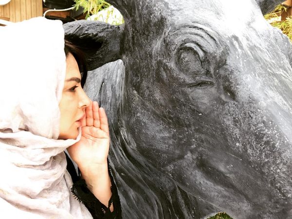 ژست عجین شهره سلطانی با یک مجسمه + عکس