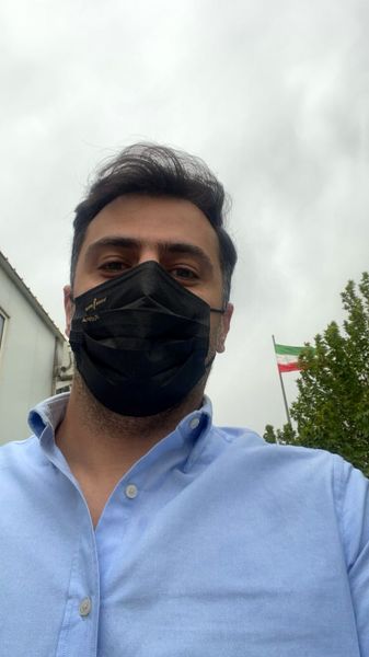 سلفی علی ضیا در هوای ابری + عکس