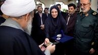 اهدا لوح تقدیر رهبر معظم انقلاب به قهرمان ووشوی جهان