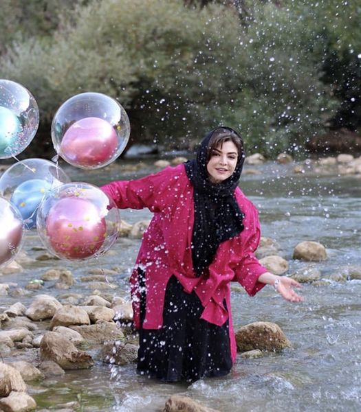 تولد آوا دارویت در کنار رودخانه + عکس