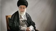 اذان گفتن رهبر انقلاب در گوش یک نوزاد + عکس