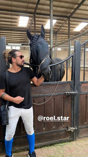 اسب خاص و جذاب خواننده جوان کشور + عکس