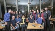 جمعی از بازیگران‌ معروف در یک رستوران + عکس