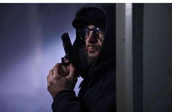 علیرضا رئیسی با اسلحه حرفه ایش + عکس