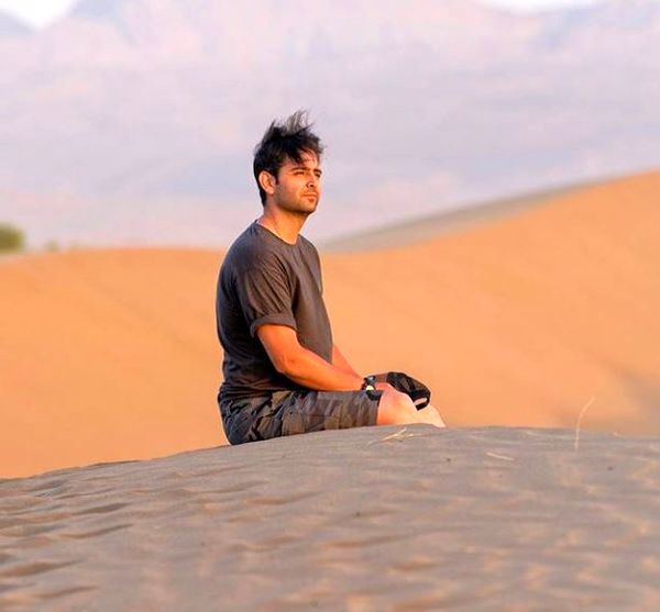 امیرحسین آرمان در دل کویر + عکس