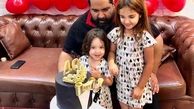 جشن تولد ساده رضا صادقی در کنار دخترانش+عکس