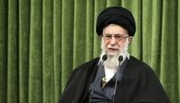 نگاه معنادار رهبری به مزار یک شهید +عکس
