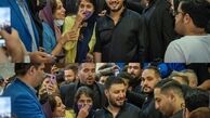 جواد عزتی در اکران مردمی فیلم «مرد بازنده» در مشهد